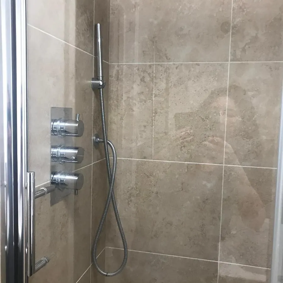 Studio-1-Staines/Heathrow/London-Own Entrance United Kingdom