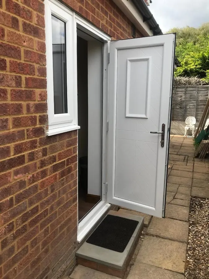 Studio-1-Staines/Heathrow/London-Own Entrance United Kingdom
