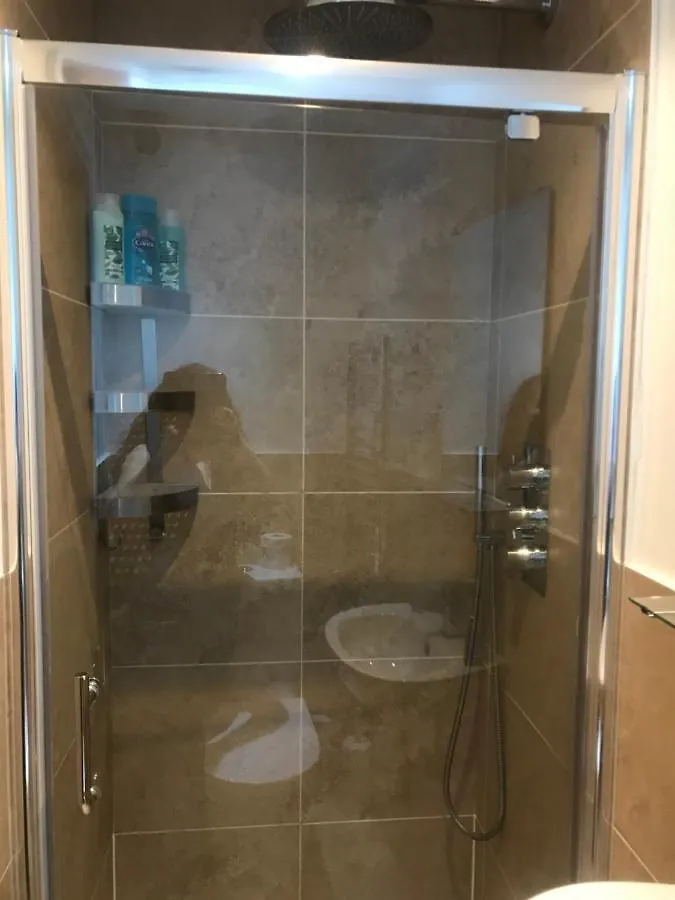 Studio-1-Staines/Heathrow/London-Own Entrance
