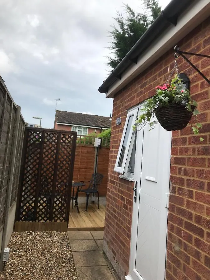Studio-1-Staines/Heathrow/London-Own Entrance Staines-upon-Thames