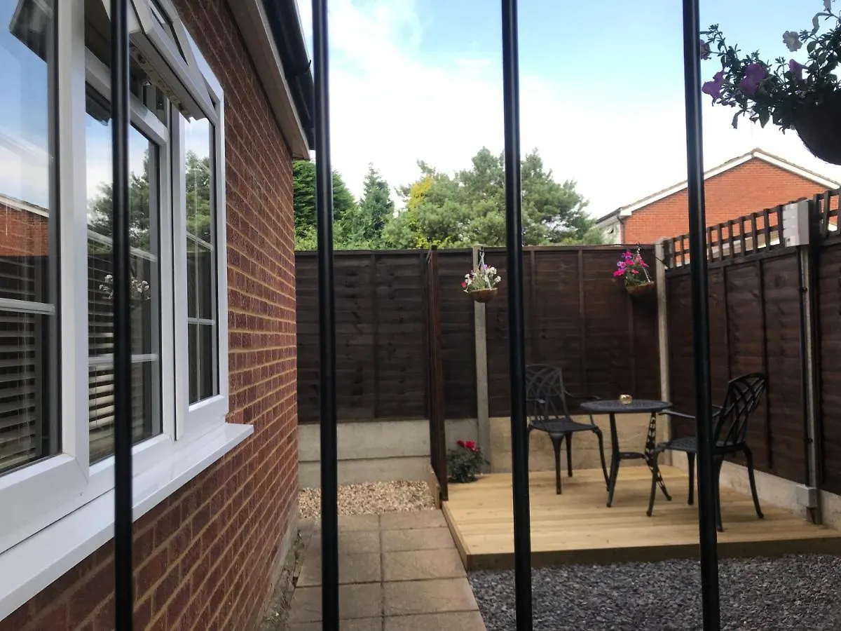 Studio-1-Staines/Heathrow/London-Own Entrance Staines-upon-Thames
