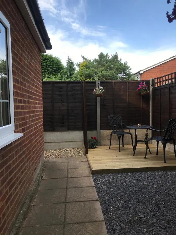 Studio-1-Staines/Heathrow/London-Own Entrance Apartment Staines-upon-Thames