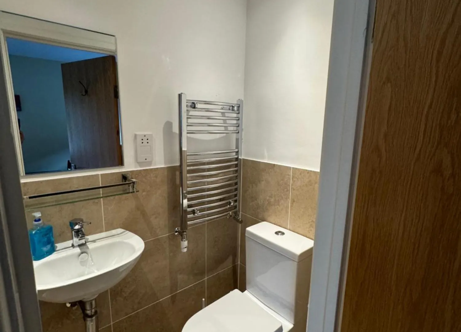 Studio-1-Staines/Heathrow/London-Own Entrance Apartment