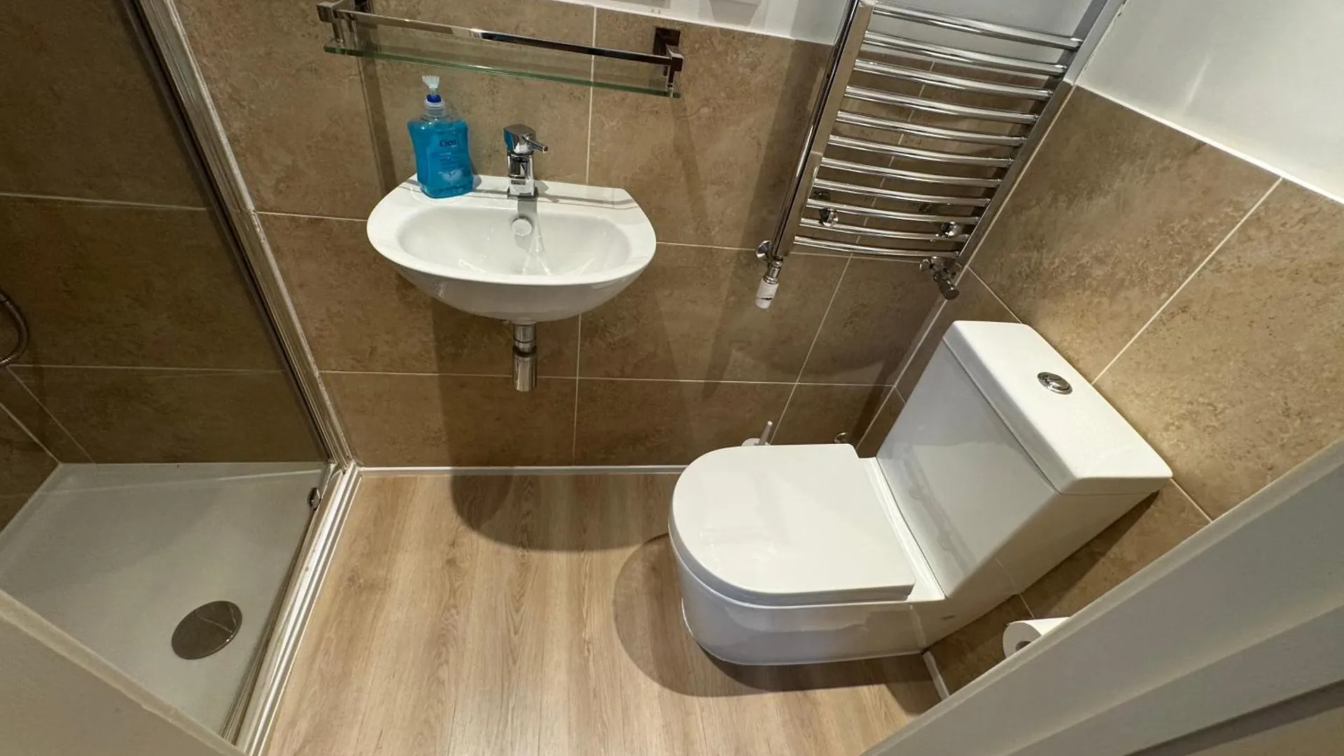 Apartment Studio-1-Staines/Heathrow/London-Own Entrance