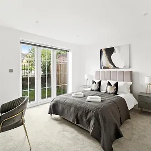 High-end Luxury - Free Parking And Wifi Included! Apartment